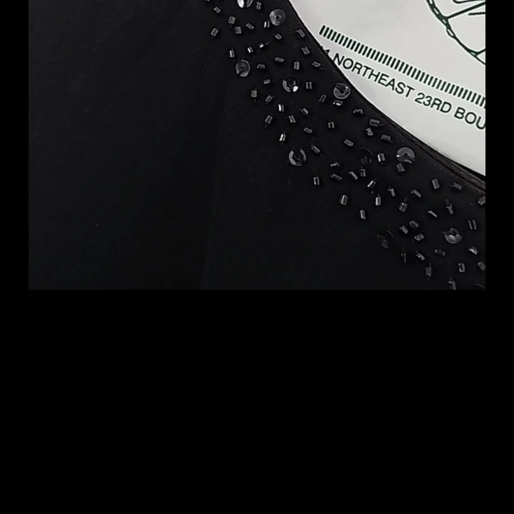 Elegant Black Dress with Ruched Detail - Picture 4 of 7